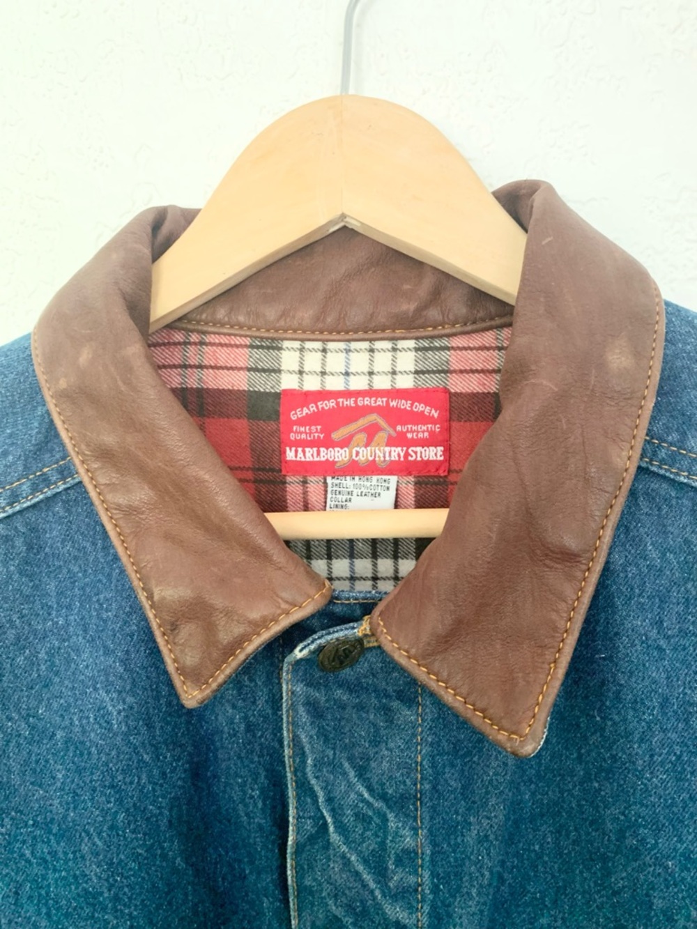 Rare Vintage Marlboro Truck Emblem Denim Jean Trucker Jacket Leather Collar 90s - Picture 9 of 15